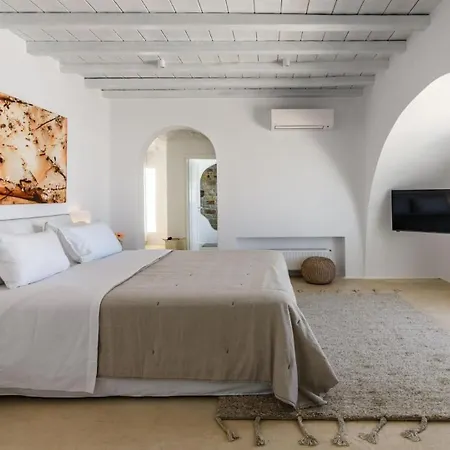 With Traditional Cycladic Charm Апартаменты