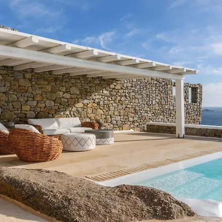 With Traditional Cycladic Charm Апартаменты