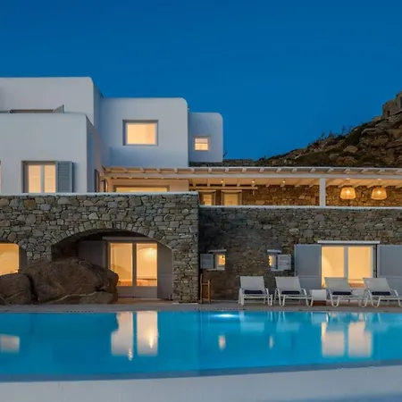 With Traditional Cycladic Charm Апартаменты